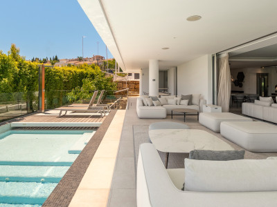 Villa zum Verkauf in El Campanario, Estepona
