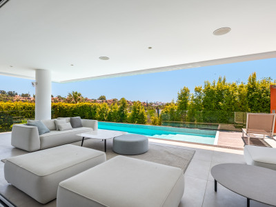 Villa zum Verkauf in El Campanario, Estepona