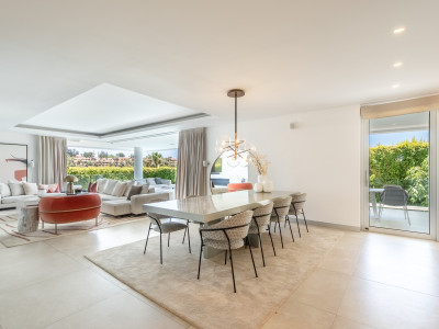 Villa zum Verkauf in El Campanario, Estepona