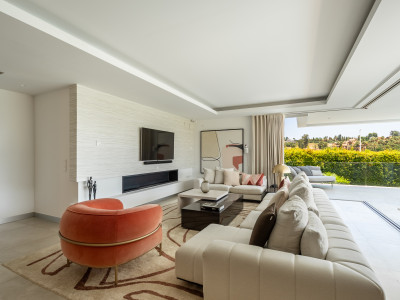 Villa zum Verkauf in El Campanario, Estepona