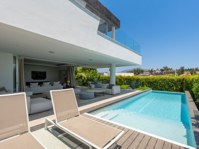 Villa zum Verkauf in El Campanario, Estepona