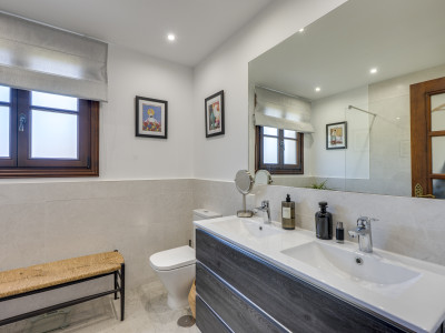 Villa zum Verkauf in La Resina Golf, Estepona