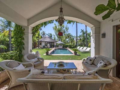 Villa zum Verkauf in La Resina Golf, Estepona