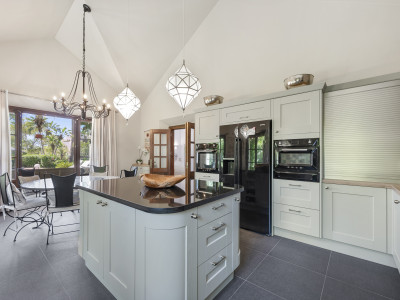 Villa zum Verkauf in La Resina Golf, Estepona