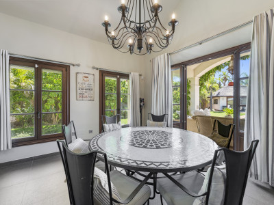 Villa zum Verkauf in La Resina Golf, Estepona