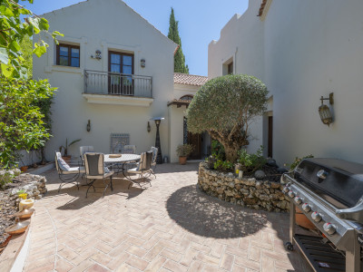 Villa zum Verkauf in La Resina Golf, Estepona