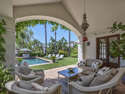 Villa zum Verkauf in La Resina Golf, Estepona