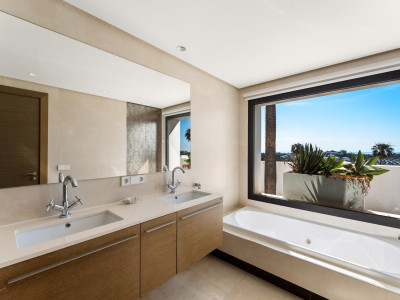 Villa zum Verkauf in Atalaya Fairways, Benahavis