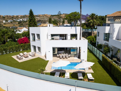 Villa zum Verkauf in Atalaya Fairways, Benahavis