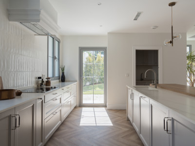 Вилла в продаже в Los Arqueros, Бенахавис