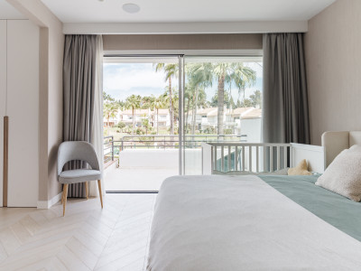 Maison de Ville à vendre à El Paraiso, Estepona