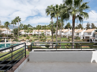 Maison de Ville à vendre à El Paraiso, Estepona