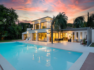 Villa for sale in Nueva Andalucia