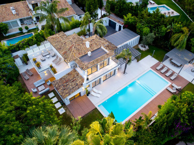 Villa for sale in Nueva Andalucia