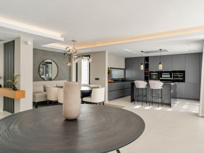 Villa for sale in Nueva Andalucia