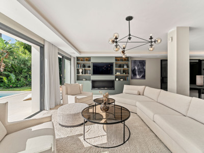 Villa for sale in Nueva Andalucia