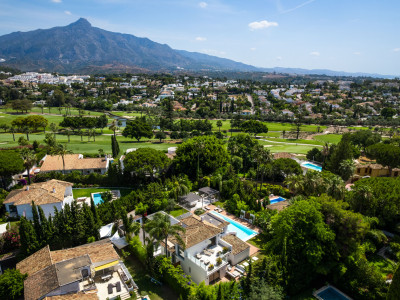 Villa for sale in Nueva Andalucia