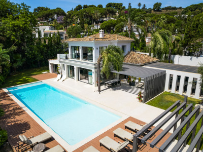 Villa for sale in Nueva Andalucia
