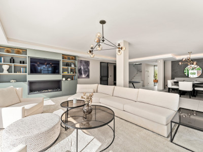 Villa for sale in Nueva Andalucia