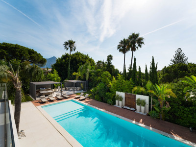 Villa for sale in Nueva Andalucia