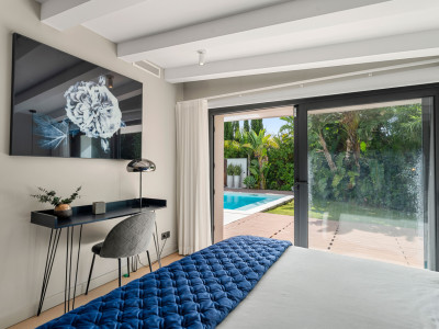 Villa for sale in Nueva Andalucia