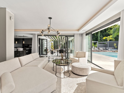 Villa for sale in Nueva Andalucia