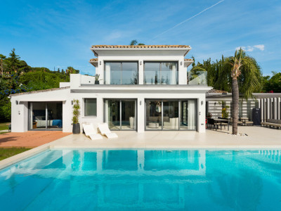 Villa for sale in Nueva Andalucia