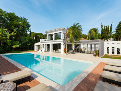 Villa for sale in Nueva Andalucia