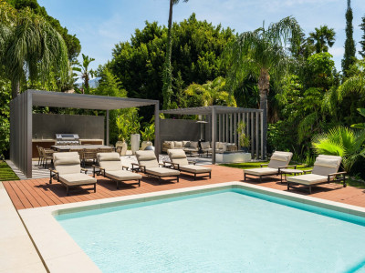 Villa for sale in Nueva Andalucia
