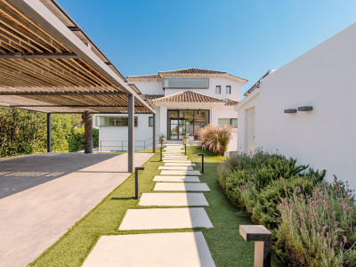 Villa zum Verkauf in Los Naranjos, Nueva Andalucia