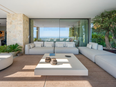 Villa for sale in El Herrojo, Benahavis