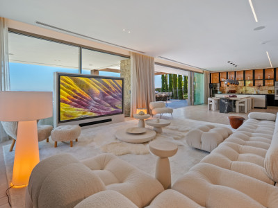 Villa for sale in El Herrojo, Benahavis