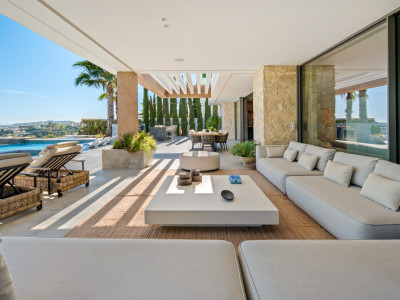 Villa for sale in El Herrojo, Benahavis