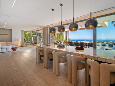 Villa for sale in El Herrojo, Benahavis