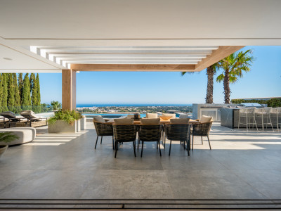 Villa for sale in El Herrojo, Benahavis