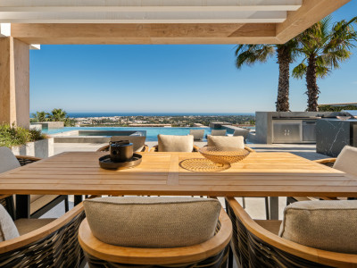 Villa for sale in El Herrojo, Benahavis