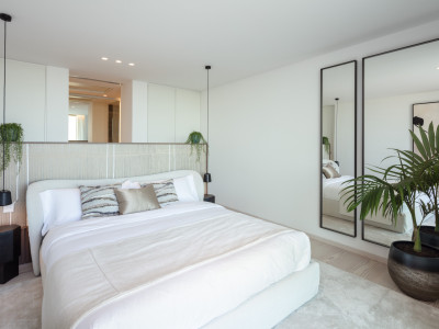 Villa for sale in El Herrojo, Benahavis