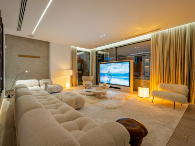 Villa for sale in El Herrojo, Benahavis