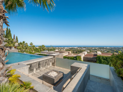 Villa for sale in El Herrojo, Benahavis