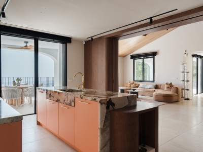 Villa en venta en El Madroñal, Benahavis