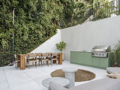 Villa en venta en El Madroñal, Benahavis