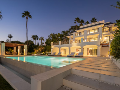 Villa zum Verkauf in Nueva Andalucia
