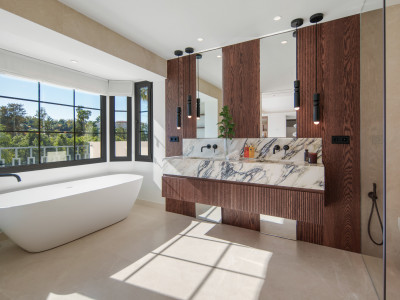 Villa zum Verkauf in Nueva Andalucia