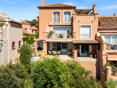 Apartamento en venta en Monte Halcones, Benahavis