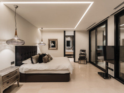 Villa zum Verkauf in Nueva Andalucia