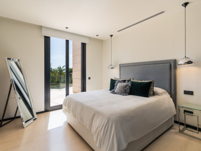 Villa zum Verkauf in Nueva Andalucia