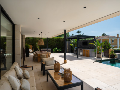 Villa zum Verkauf in Nueva Andalucia