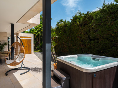 Villa zum Verkauf in Nueva Andalucia