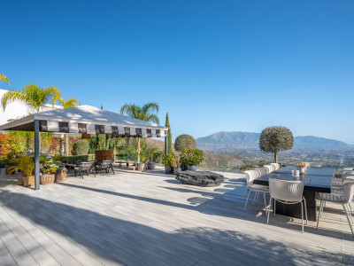 Villa for sale in La Mairena, Marbella East