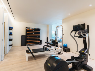 Villa for sale in La Mairena, Marbella East